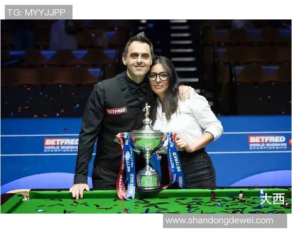 奥沙利文与足球巨星同框合影展现体育跨界友谊的精彩瞬间