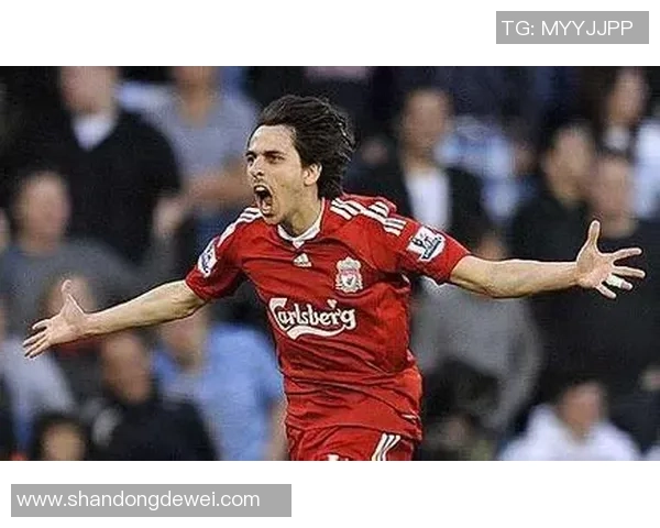 绿茵传奇人生写意以足球球星人物速写展现竞技与激情 绿茵传奇人生写意以足球球星人物速写展现竞技与激情