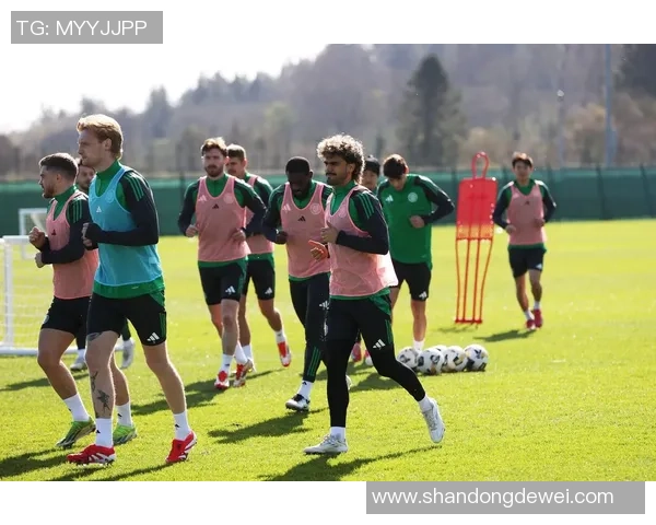 和球星合照留下独特回忆一起感受绿茵场上足球魅力